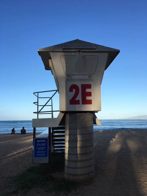 20181026 waikiki beach lifeguard tower 2E IMG 5644