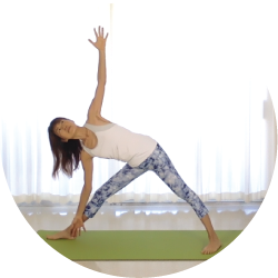 Zoom yoga with Masumi demonstrating utthita trikonasana