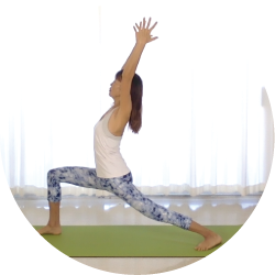 Zoom yoga with Masumi demonstrating virabhadrasana